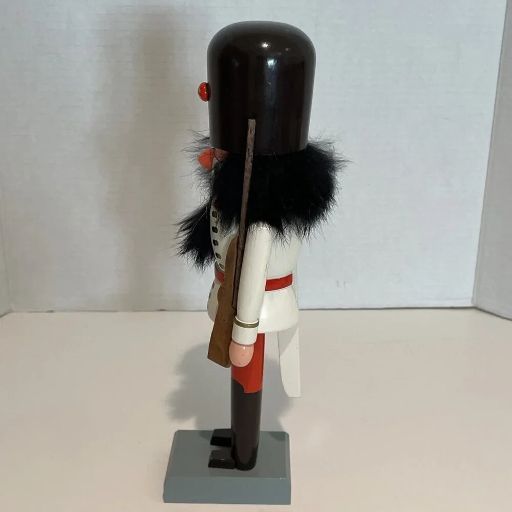 Vintage Erzgebirgische Volkskunst Nutcracker Soldier With Rifle 12